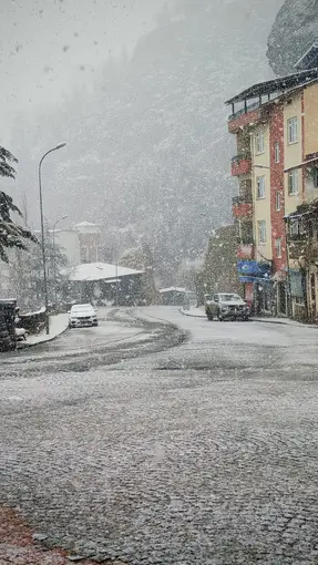 Konya Nisan ortasında beyaza büründü