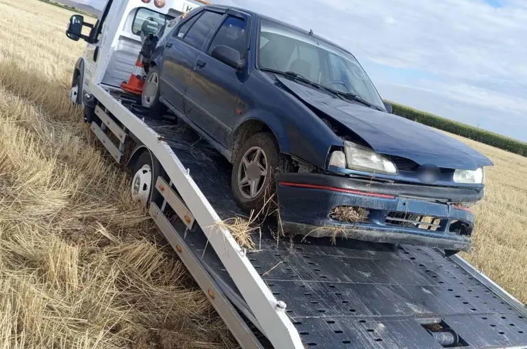 Konya’da kontrolden çıkan otomobil şarampole devrildi: 2 yaralı