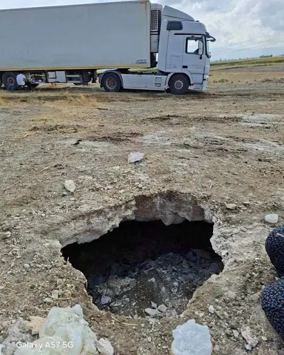 Konya’da TIR’ın Altında Zemin Çöktü!