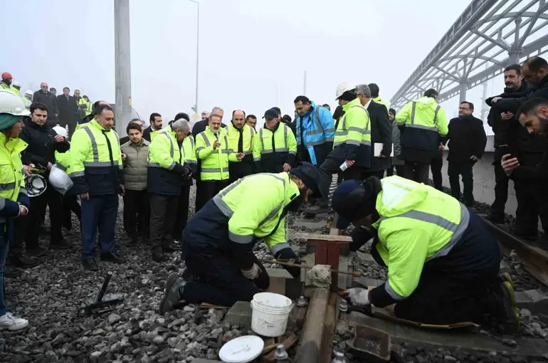 KONYARAY Banliyö Hattı’nda ray birleştirme kaynak programı yapıldı
