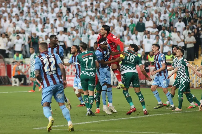 Konyaspor sezonun ilk galibiyeti için sahaya çıkacak! Rakip Trabzonspor
