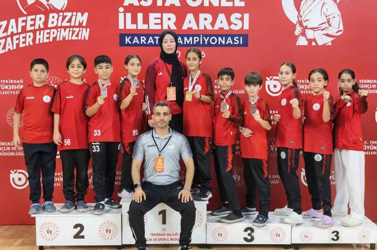 Körfez Gençlerbirliği, Tekirdağ’daki karate şampiyonasından 10 madalyayla döndü
