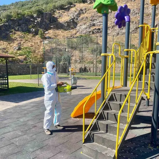 Körfez’de çocuk parklarında hijyen mesaisi
