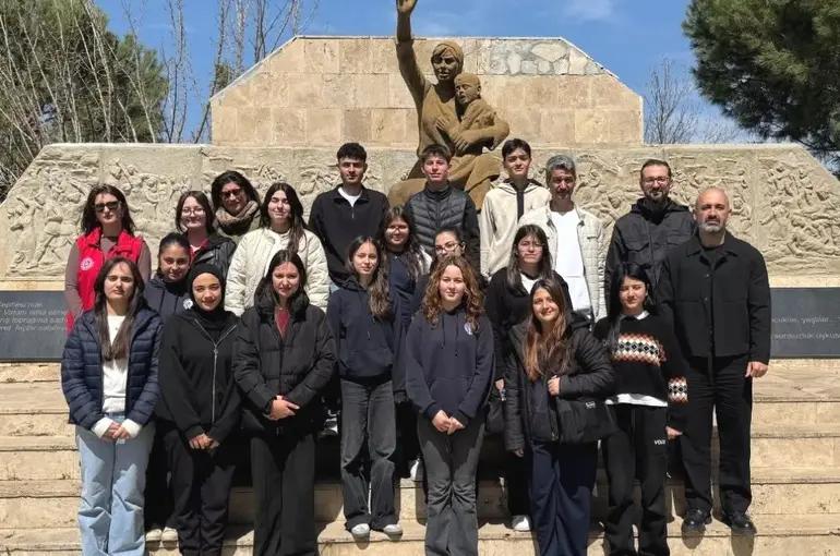 Köşklü öğrenciler şehitleri unutmadı
