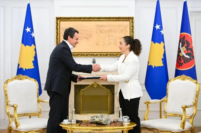 Kosova'da yeni hükümete ilk kez Türk başbakan yardımcısı
