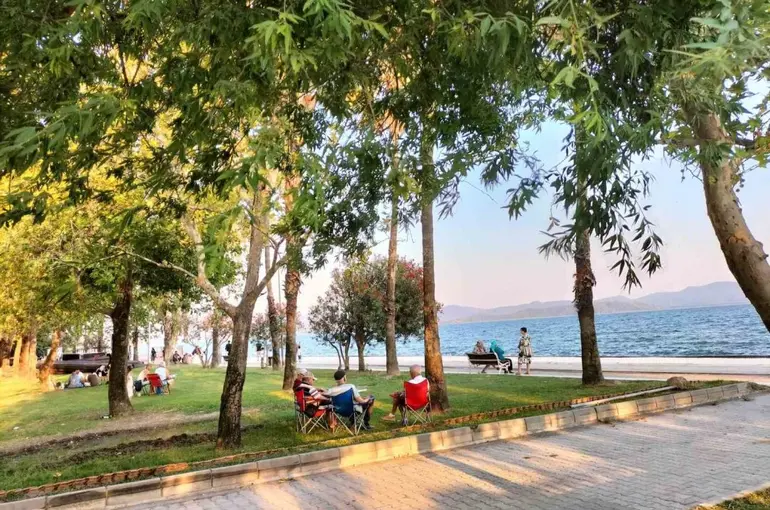 Köyceğiz’de sıcak hava etkili oluyor
