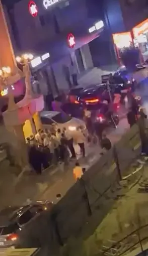Küçükçekmece’de düğünde çıkan kavga sokağa taştı
