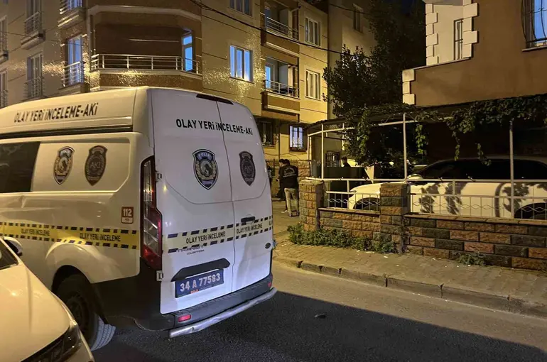 Küçükçekmece’de sokak ortasında silahlı saldırı: 1 ağır yaralı
