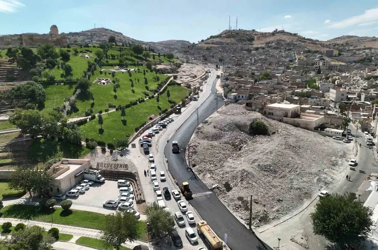 Kültür ve turizm yolunda sıcak asfalt çalışması başladı
