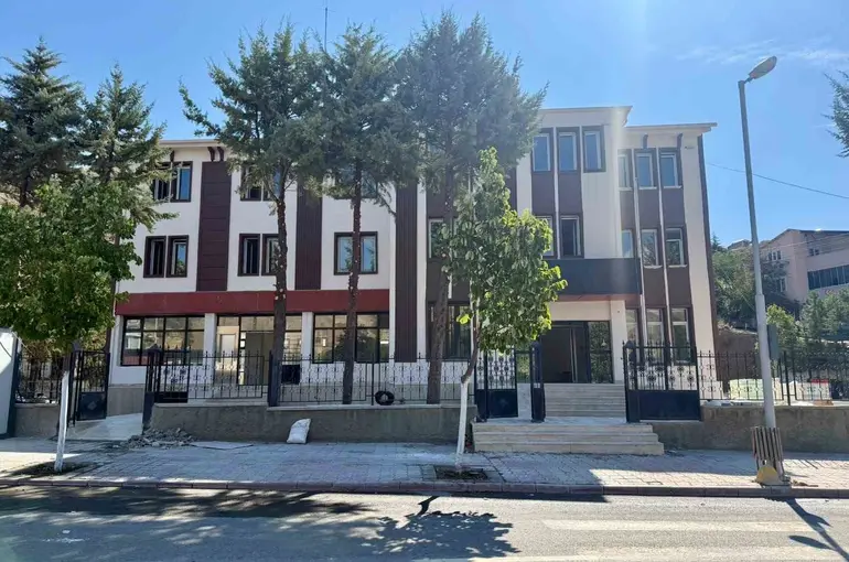 Kuluncak’ta 50 yataklı otel projesinde çalışmalar sürüyor
