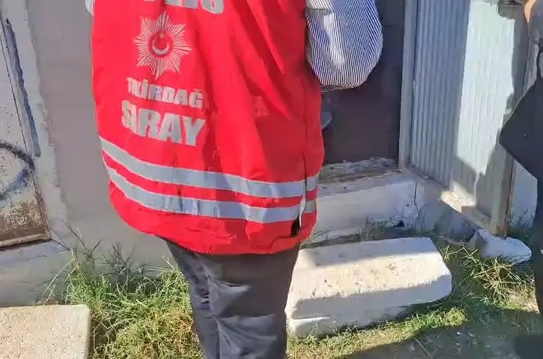 Kümeste sakladığı uyuşturucu maddeyle yakalandı
