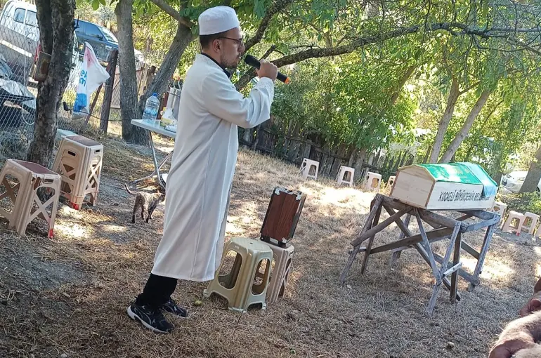 Kürek sörfü yaparken boğularak hayatını kaybeden genç Bolu’da toprağa verildi
