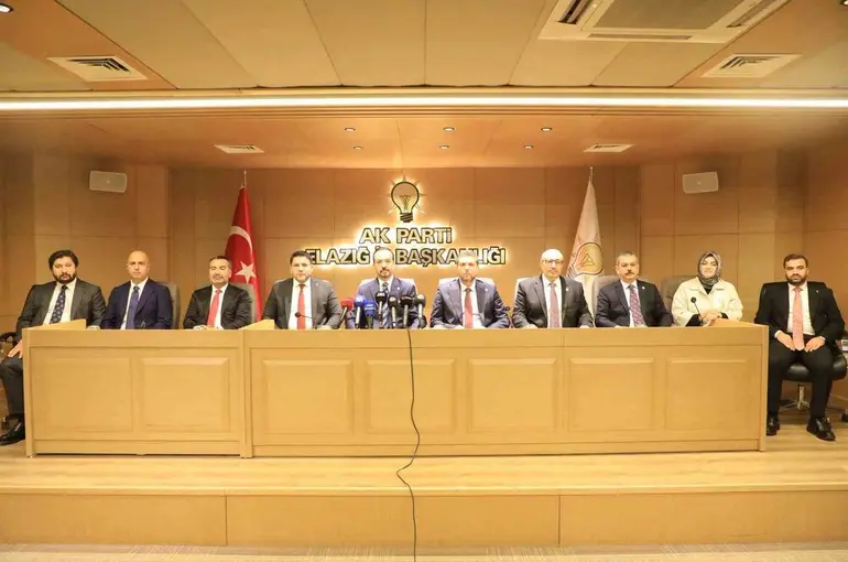 Kürşad Zorlu’dan Özgür Özel’e tepki: "Atatürk’ün milliyetçiliği Türkiye’yi şikayet etmek değil, yüceltmektir"
