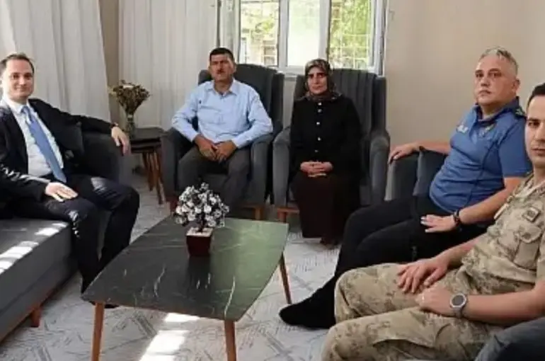 Kurtalan Kaymakamı Başara şehit aileleriyle görüştü
