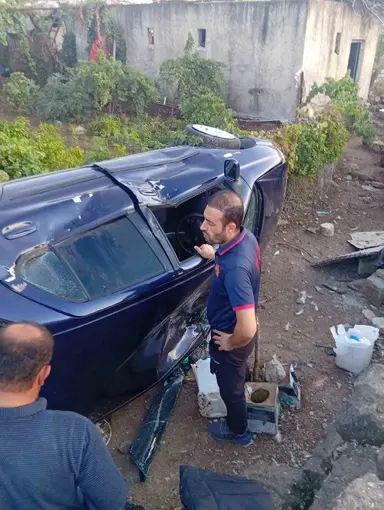 Kurtalan’da otomobil evin bahçesine uçtu: 4 yaralı
