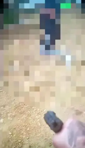 Kurusıkı tabancayla akranlarını tehdit edip görüntülerini paylaştı
