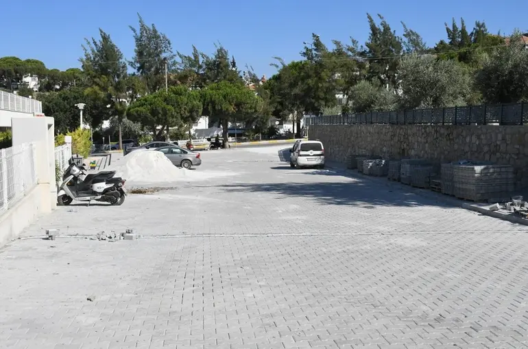 Kuşadası’nda alt ve üst yapı çalışmaları sürüyor
