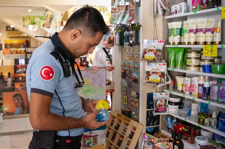 Kuşadası’nda ticari işletmelere sıkı denetim
