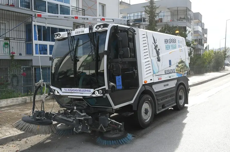 Kuşadası’nın dar sokakları ’Küçük Dev’e emanet
