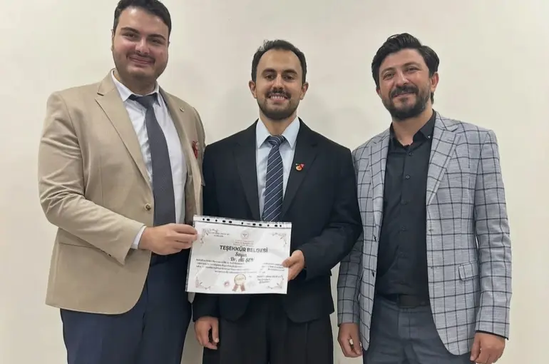 Kütahya Şehir Hastanesinde Dr. Ali Şen uzmanlık eğitimini tamamladı
