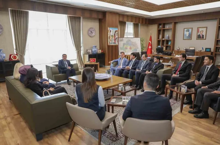 Kütahya Valisi Işın, ilçe kaymakamlarıyla bir araya geldi

