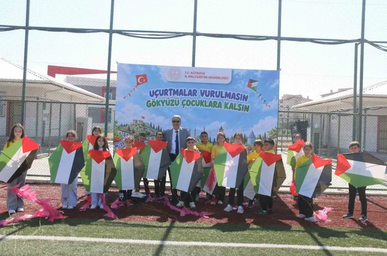 Kütahya’da öğrencilerden Gazze’deki çocuklara uçurtmalı mesaj
