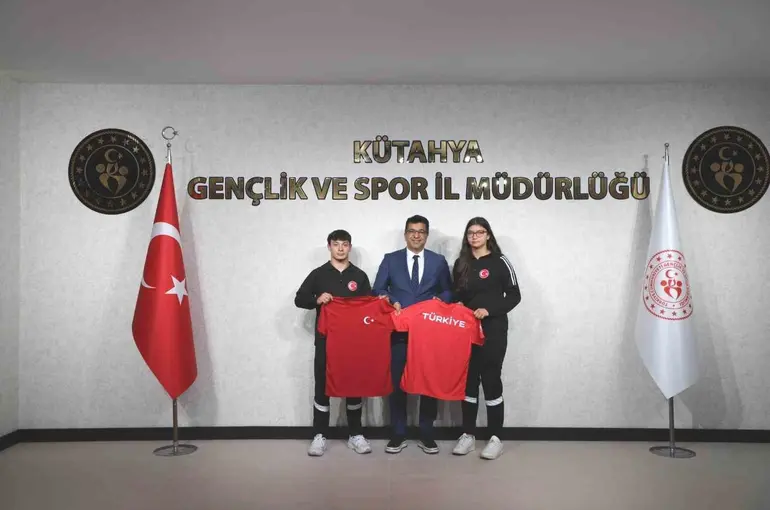 Kütahyalı iki sporcu Avrupa Kuraş Şampiyonası’nda Türkiye için mücadele edecek
