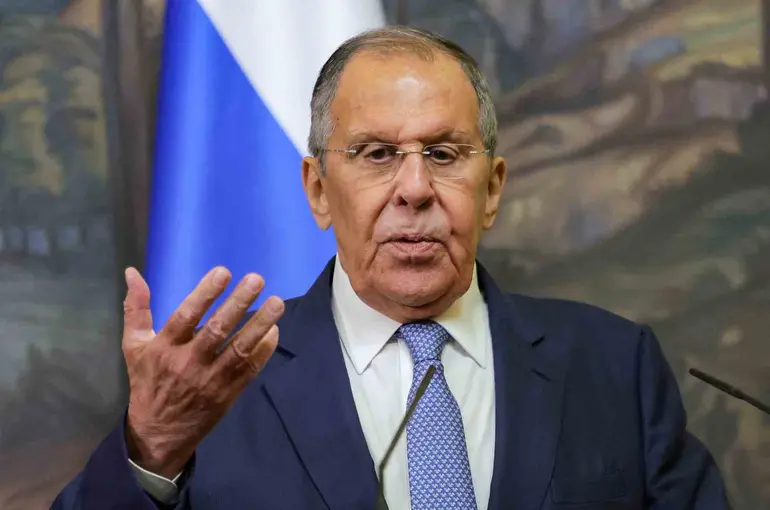 Lavrov: "Zelenskiy sürekli seyahat ediyor, hiçbir zaman ülkesinde bulunmuyor"
