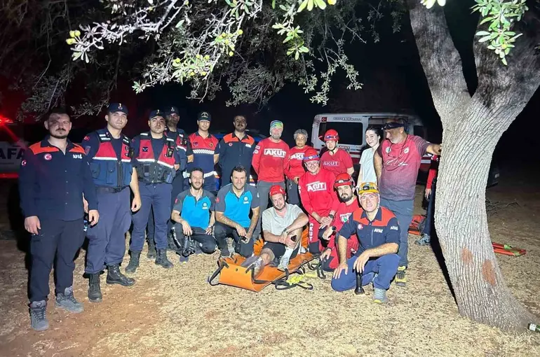 Likya yolunda mahsur kalan turist ekiplerce kurtarıldı
