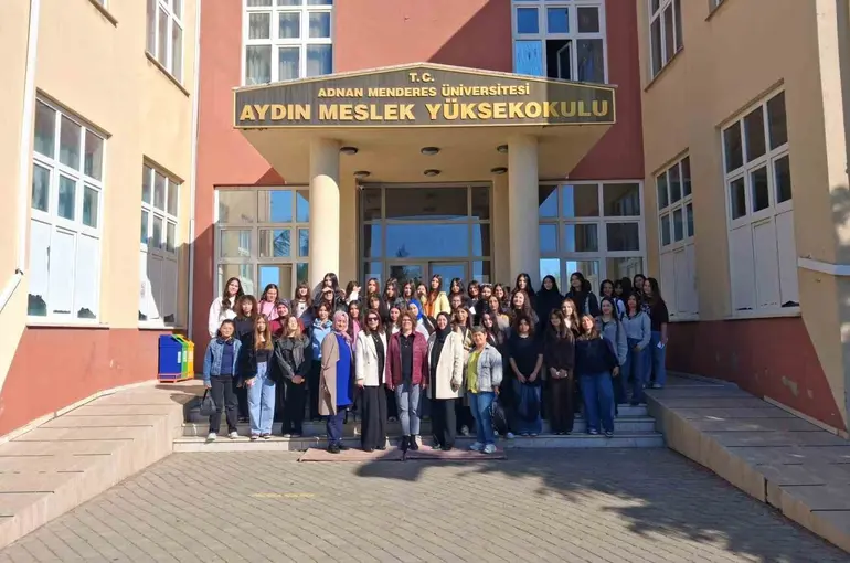 Liseli öğrenciler ADÜ’nün eğitim imkanlarını yerinde gördü
