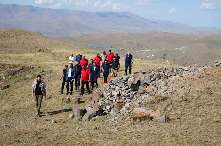 Macera Off-Road Ekibi ve Vali Baruş Bayrak Tepe’de: "Ecdadımızın mirasına sahip çıkalım"
