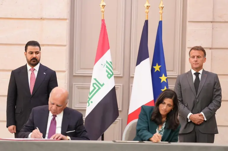 Macron, Irak Başbakanı Zeydi ile bir araya geldi
