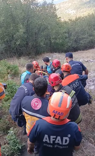 Mağarada yaralanan kadın, askeri helikopterle kurtarıldı