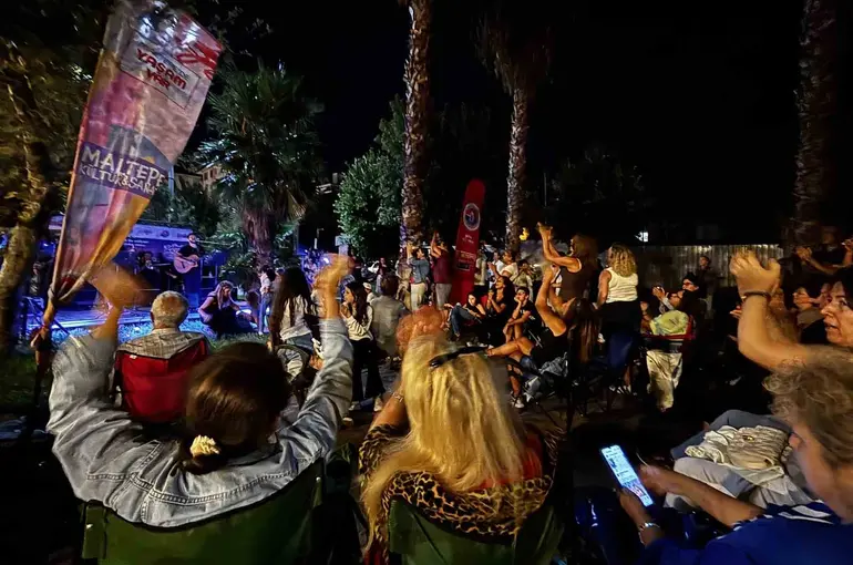 Maltepe açık hava konserlerinin son durağı Feyzullah Mahallesi oldu
