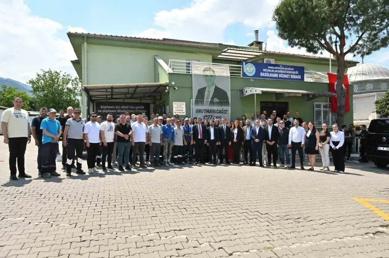 Manisa Büyükşehir yönetimi personelle bayramlaştı
