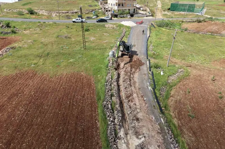 Mardin’de bir mahallede daha atık su döşeme çalışmalarını tamamladı
