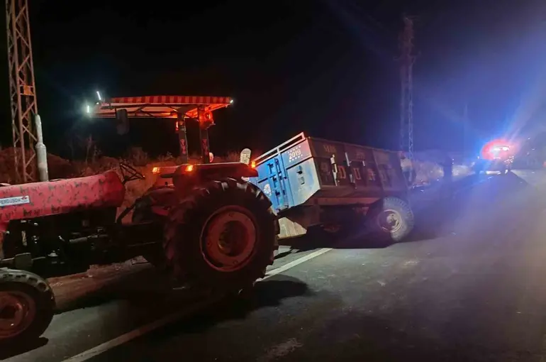 Mardin’de ciple traktör çarpıştı
