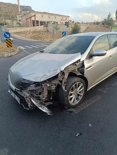 Mardin’de iki otomobil çarpıştı
