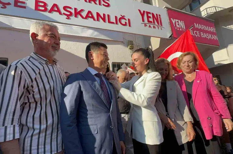 Marmaris Belediye Başkanı Ünlü, CHP’den istifa ederek Yeni Parti’ye katıldı
