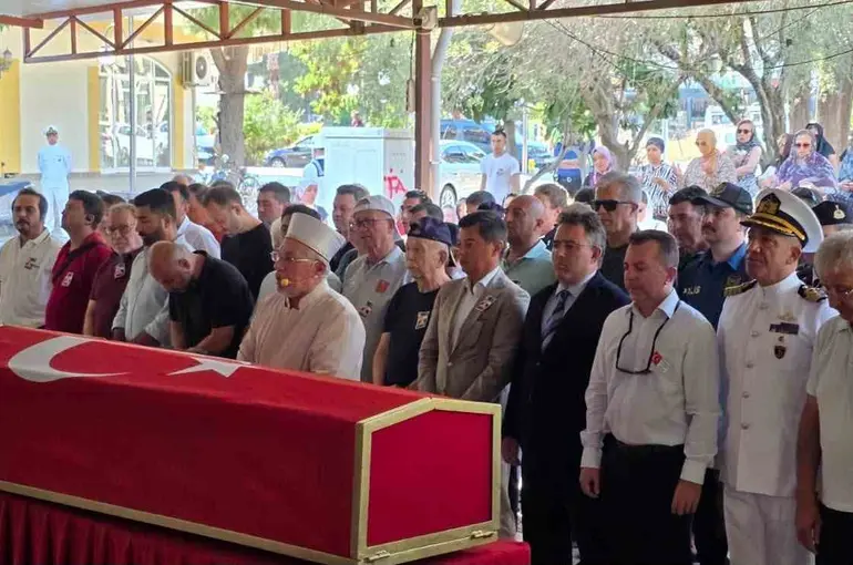 Marmaris’te Kıbrıs Gazisi Yavuzer, son yolculuğuna uğurlandı
