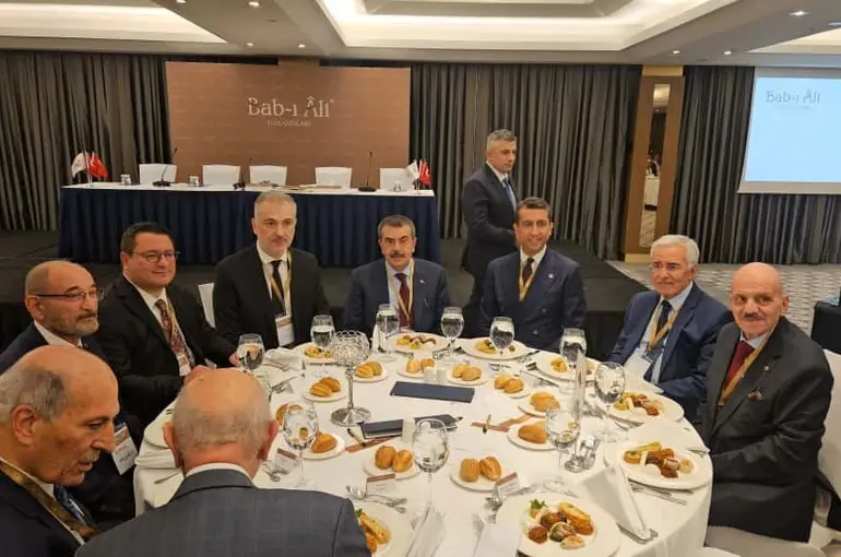 MEB Başkanı Tekin: "Sınavlarda yapay zeka destekli açık uçlu sorular olacak"
