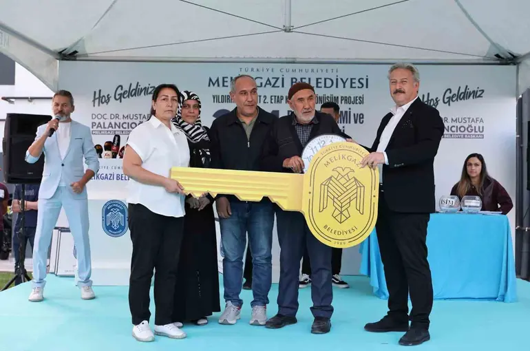 Melikgazi’de 24 aile yeni evlerine kavuştu
