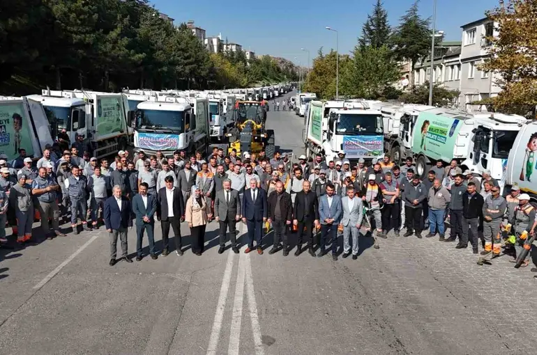 Melikgazi’nin temizlik ekipleri mahallelerde sonbahar temizliğine başladı
