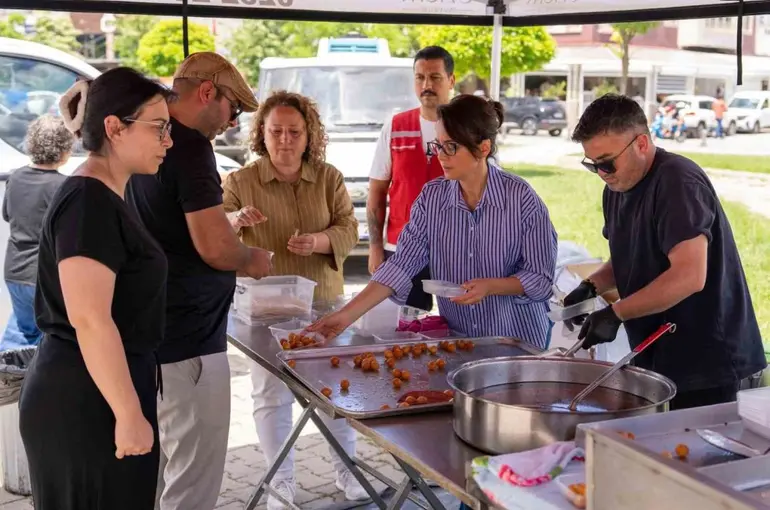 Menteşe Belediyesi Şehit Polis memuru için lokma hayrı yaptı
