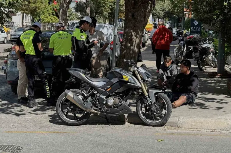 Menteşe’de otomobil ile motosiklet çarpıştı:1 yaralı
