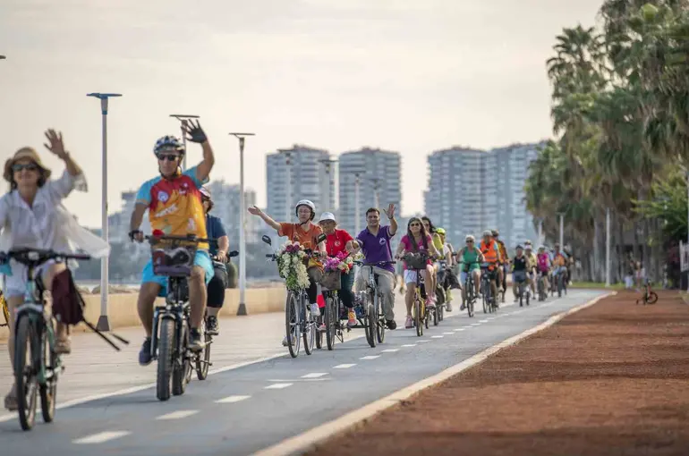 Mersin’de bisikletseverler güvenli sürüş için pedal çevirdi
