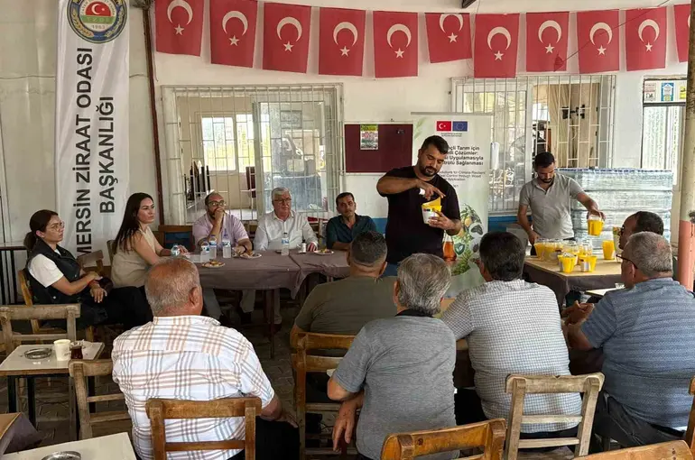 Mersin’de çiftçilere Akdeniz meyve sineğiyle mücadele eğitimi
