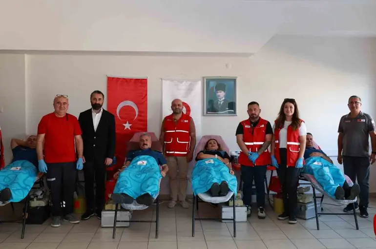 Mersin’de emniyet teşkilatından kan bağışına destek
