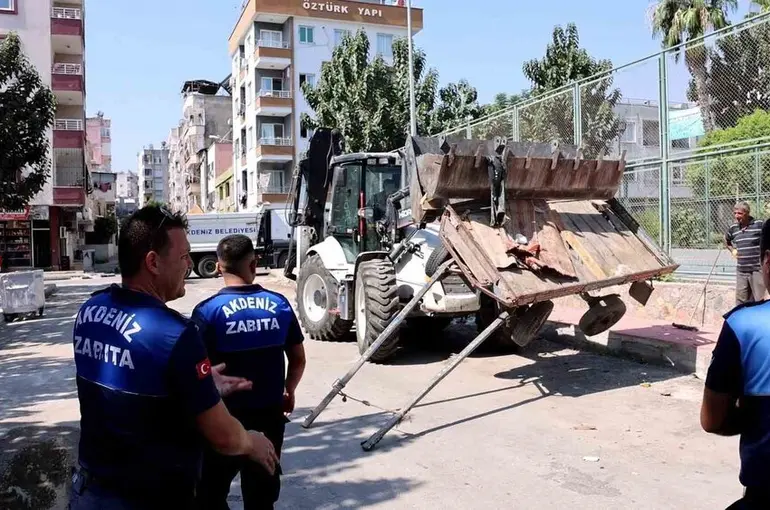 Mersin’de hurda ve çöp yığan vatandaşa ceza
