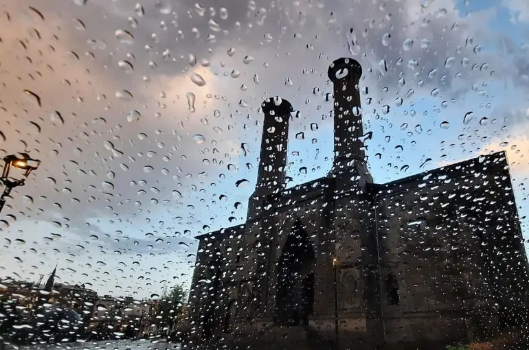 Meteorolojiden 2 ile "Sarı" kodlu uyarı: Kuvvetli sağanak ve dolu bekleniyor
